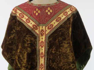 Vente aux enchères Chasuble semi-gothique et son étole XIXème -  XXème , velours vert fra