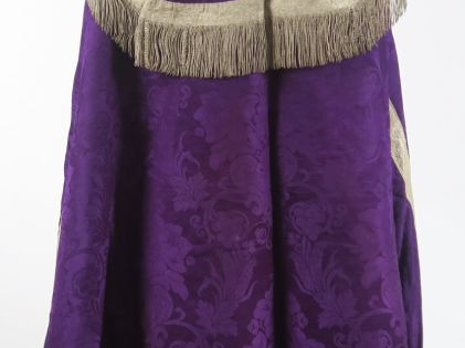 Très belle chape fin XIXème -  début Xxème. Etoffe façonnée damassée d