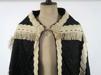 Vente aux enchères Très belle chape de deuil fin XIXème - début XXème, étoffe façonnée no