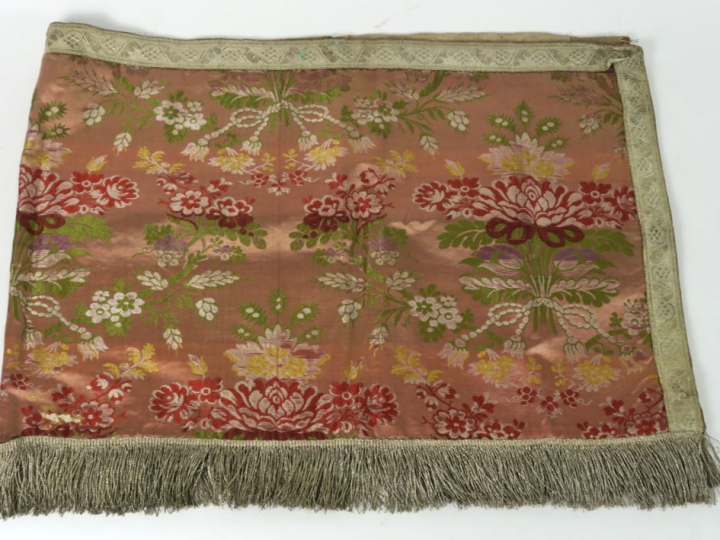 Ensemble de pentes d’un dais de procession ou devant d’autel en plusie