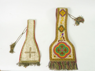 Vente aux enchères Lot comprenant plusieurs pièces dépareillées manipules, étole, et voil