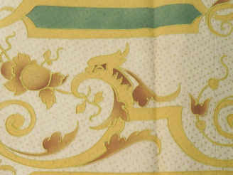 Vente aux enchères Encadrement de porte XIXème, broderie d’application. Bel état d’usage.