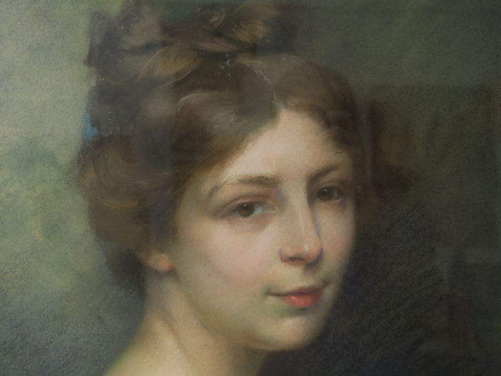L. ROQUES "Portrait de mademoiselle Taurignac" Pastel. Signé en bas à 