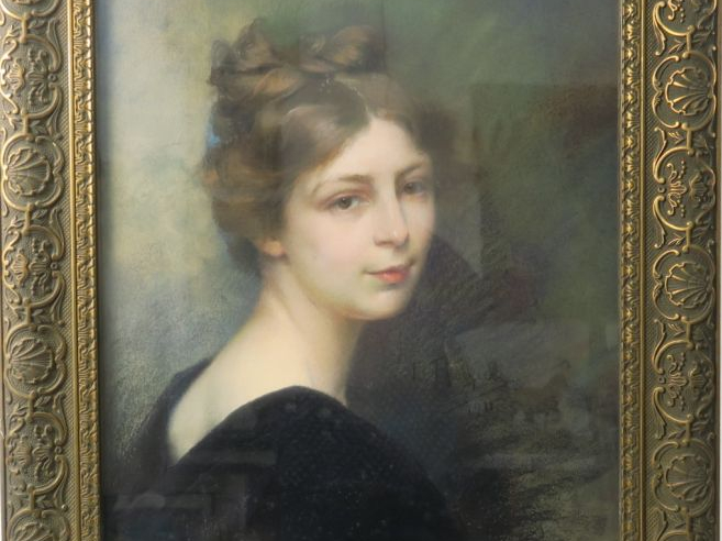 L. ROQUES "Portrait de mademoiselle Taurignac" Pastel. Signé en bas à 