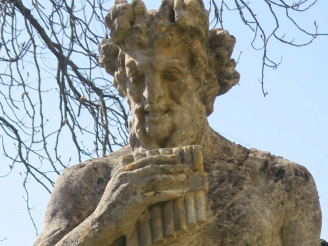 Vente aux enchères Deux importants termes d’une même série en pierre reconstituée représe