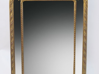 Vente aux enchères Glace à parcloses Napoléon III de style Louis XV en bois et stuc doré.