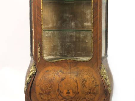 Vitrine Napoléon III de style Louis XV en marqueterie sur fond de pali