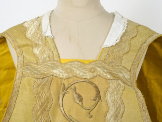 Vente aux enchères Lot comprenant une chasuble et son voile de calice fin XIXème - début 