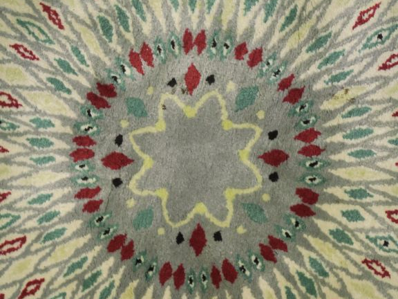 LEULEU (attribué à) Tapis circulaire, à décor de rosace.  Diam. 2,50 m