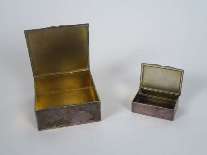 Deux boites Art Déco en argent et émail. Poids : 253 g.