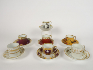 Vente aux enchères 7 différentes tasses et sous tasses début XIXème en porcelaine