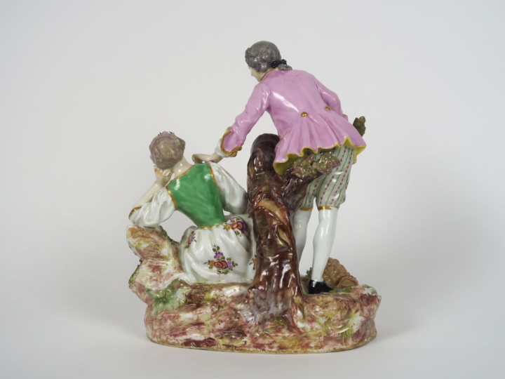 Coupe XIXème en porcelaine polychrome de Saxe "Scène galante". Dim. 29
