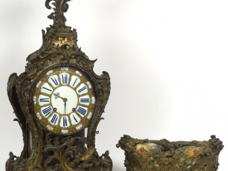 Vente aux enchères Cartel rocaille en marqueterie Boulle, ivoire teinté et nacre, très ri