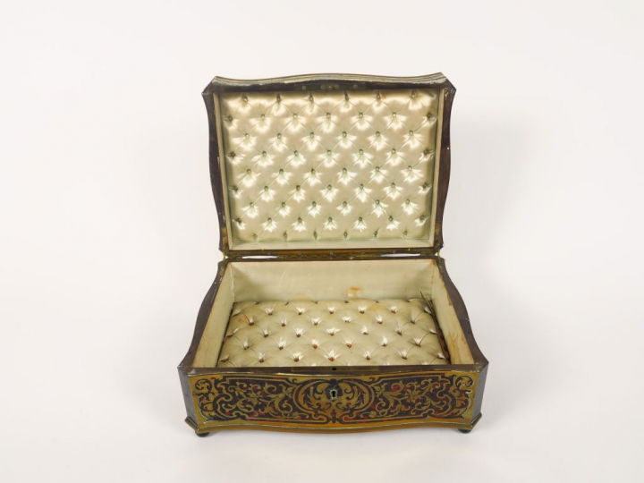 Coffret à bijoux Napoléon III en marqueterie Boulle, écaille rouge et 