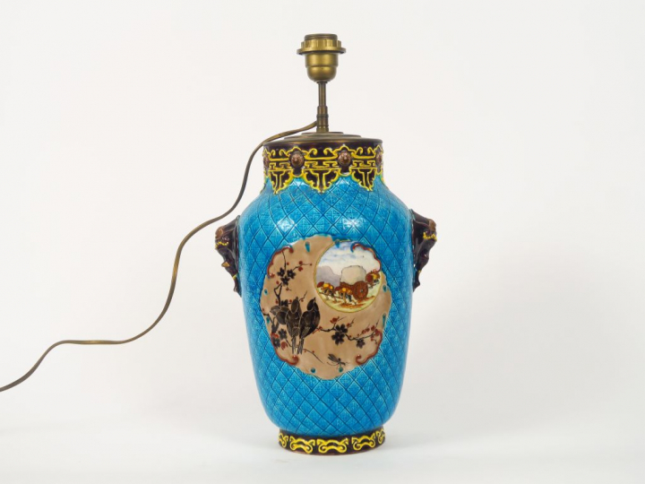 Jean VIEILLARD à Bordeaux.  Lampe en faïence polychrome, à décor de st