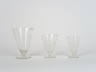 Vente aux enchères LALIQUE France. Partie de service de verres 'Champigny'  en cristal co