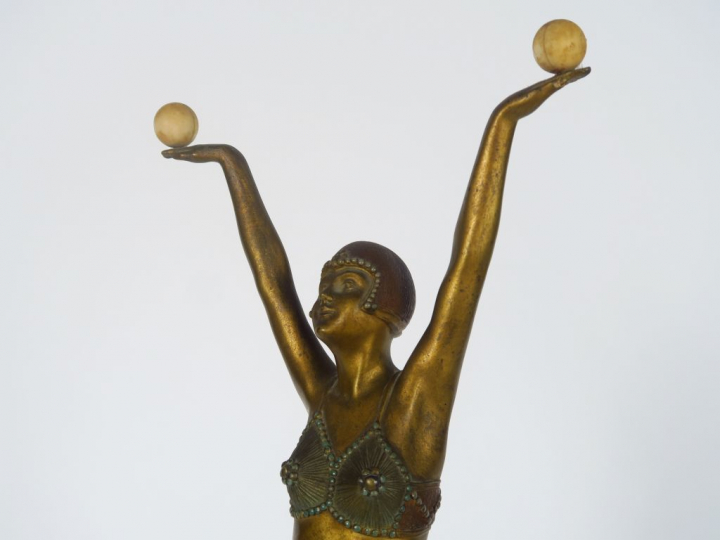 Sculpture Art Déco en bronze polychrome et marbre portor "Danseuse aux