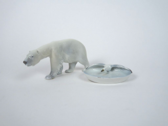Vente aux enchères 2 sujets en porcelaine polychrome de Copenhague "Ours blanc", "Mouette