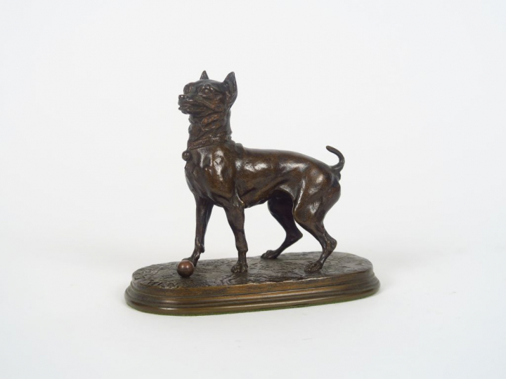P.J. MENE  "Chienne à la balle" Sculpture en bronze à patine médaille.