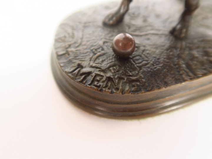 P.J. MENE  "Chienne à la balle" Sculpture en bronze à patine médaille.