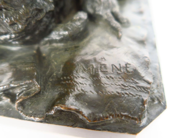 P.J. MENE.  "Chatte et ses petits". Groupe en bronze à patine brune. S