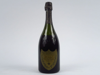 Vente aux enchères 1 BOUTEILLE CHAMPAGNE DOM PERIGNON - 1978 - COFFRET/6 CM SOUS LA COIFF