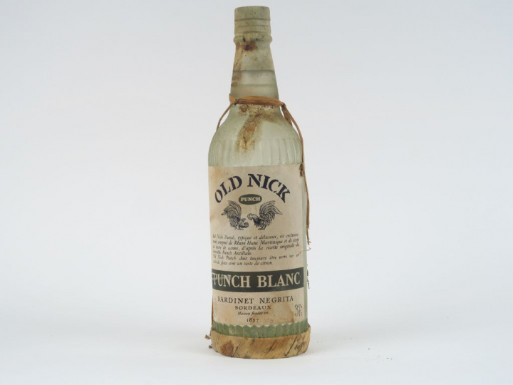 1 VIEILLE BOUTEILLE PUNCH BLANC 'OLD NICK' NEGRITA 37°