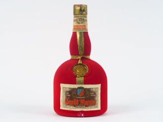 Vente aux enchères 1 BOUTEILLE GRAND MARNIER 'CUVEE SPECIALE' - COFFRET