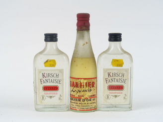Vente aux enchères 3 FLACONS : 2 FLASKS KIRSCH FANTAISIE - 1 LIQUEUR D'OR GARNIER 43°
