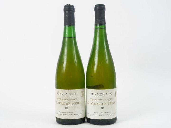 2 BOUTEILLES BONNEZEAUX CHÂTEAU DE FESLES - 1982 - 1 à 1 CM/1 à 3 CLM