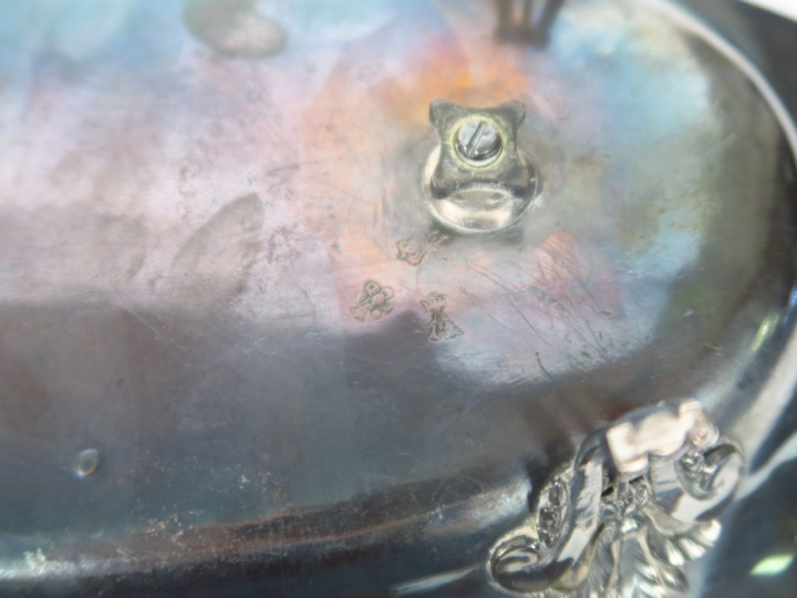 Huilier vinaigrier XVIIIème en argent.  Poids. 462 gr