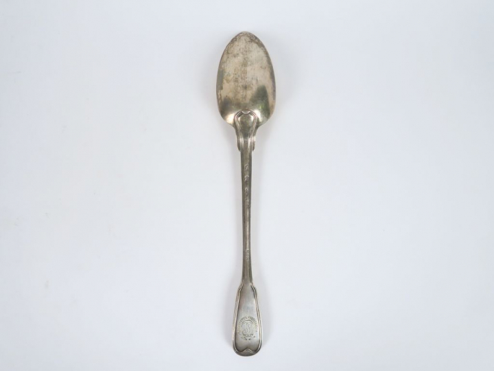 Cuillère à ragout XVIIIème en argent, modèle à filet, monogrammée.  Po