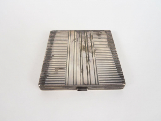 Vente aux enchères Poudrier de style Art déco en argent    Poids tel. 166 g
