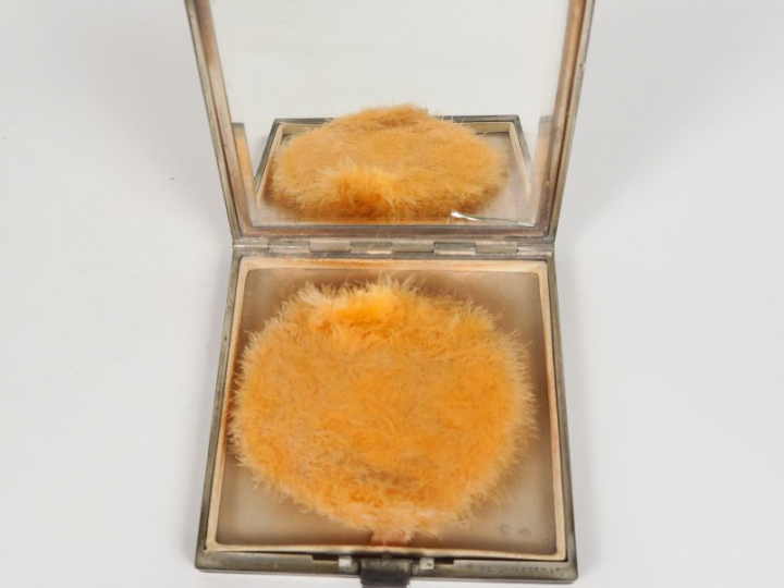 Poudrier de style Art déco en argent    Poids tel. 166 g