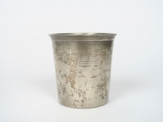 Vente aux enchères Timbale en argent, poinçon Minerve.  Poids.  89 gr