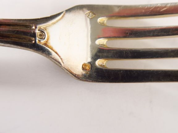 Six couverts à dessert et une fourchette en argent, poinçon Minerve, m