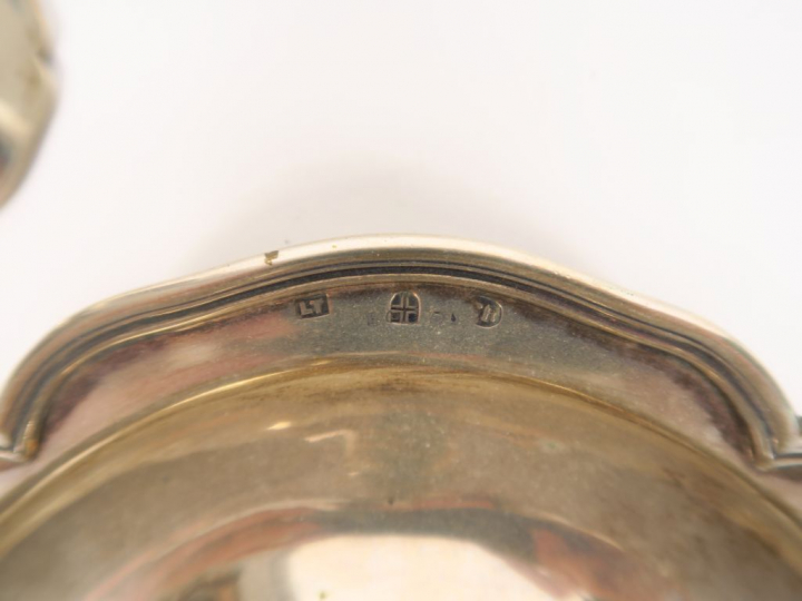Bougeoir en argent étranger.  Poids. 384 gr  (petit choc)