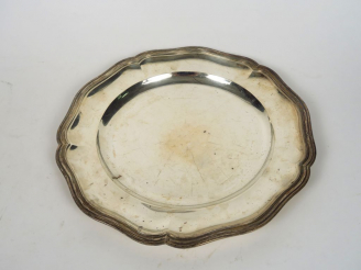 Vente aux enchères Jatte ronde de style Louis XV en argent, poinçon Minerve.  Poids. 950 