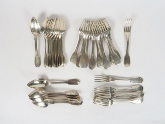 Vente aux enchères Dix-huit grands couverts en argent, poinçon Vieillard (12) ou Minerve 