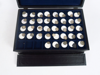 Vente aux enchères Collection de 96 pièces antiques et de pièces en argent, bronze et mét