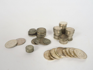 Vente aux enchères Ensemble de pièces en argent. Poids. 1650 gr
