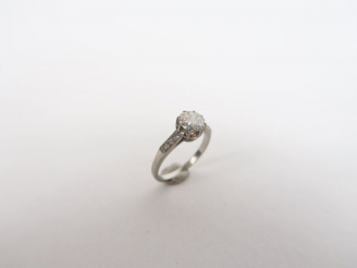 Vente aux enchères Bague solitaire ornée d'un diamant taille ancienne de 0,70 carat envir