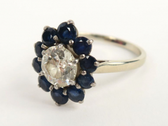 Vente aux enchères Bague en or blanc, ornée d'un diamant taille ancienne de 1,50 carats e