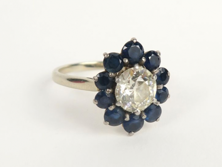 Bague en or blanc, ornée d'un diamant taille ancienne de 1,50 carats e
