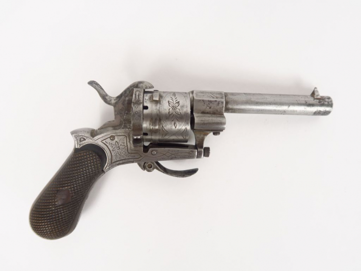 Revolver système Lefaucheux calibre 7mm à broche. Arme à canon octogon