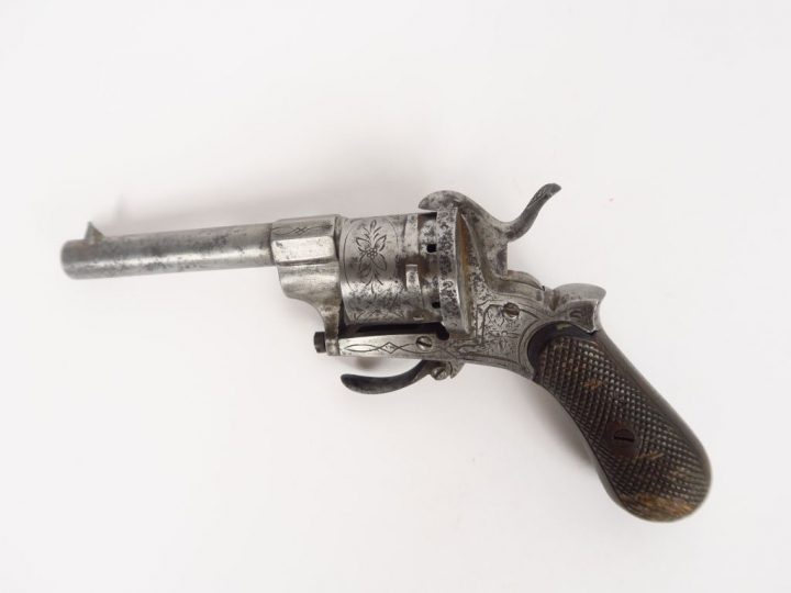 Revolver système Lefaucheux calibre 7mm à broche. Arme à canon octogon