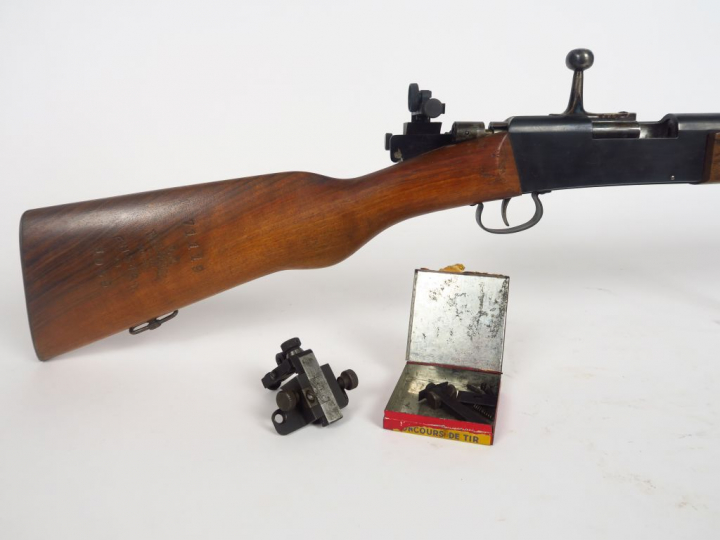 Belle carabine Lebel scolaire mono coup calibre 6mm extra long. Arme b