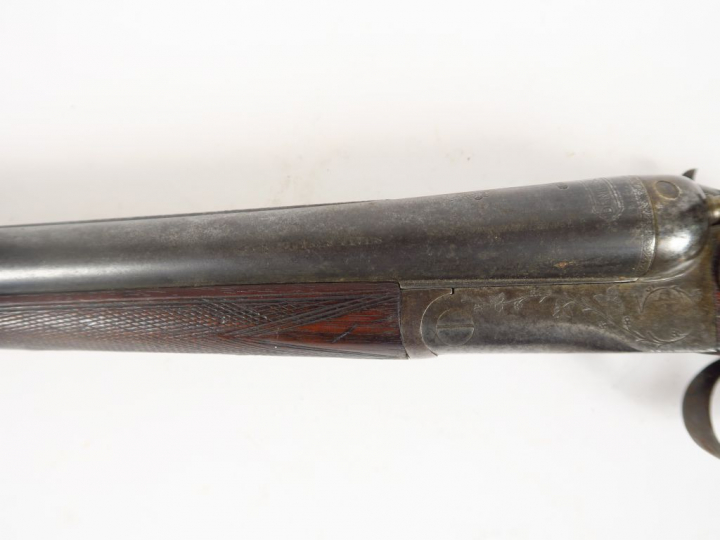 Fusil juxtaposé à chien "AERO" comme l'indique la signature sur la ban