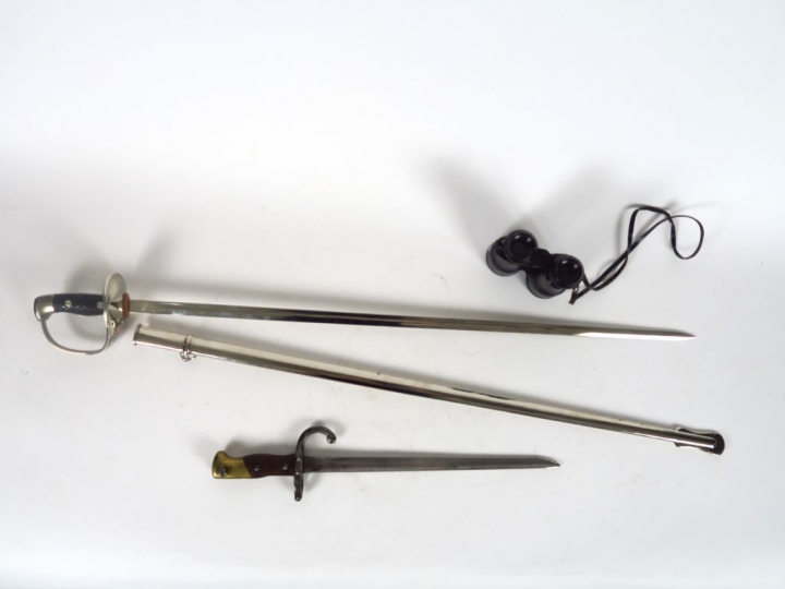 Sabre Espagnol fabriqué à Toledo, moderne, ensemble nickelé, on y join