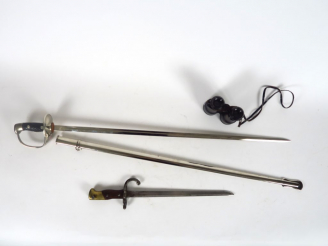 Vente aux enchères Sabre Espagnol fabriqué à Toledo, moderne, ensemble nickelé, on y join
